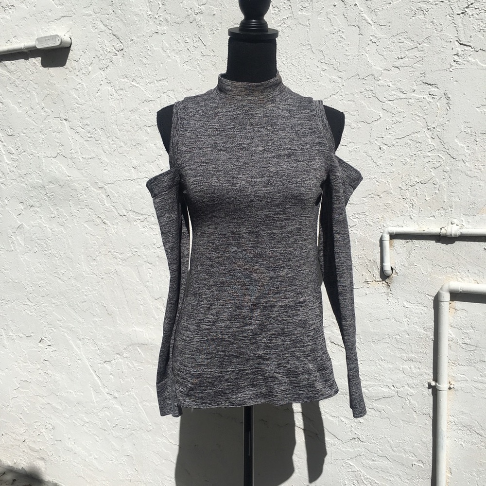 Zella Athletic Wear cold-shoulder long sleeve 🦩